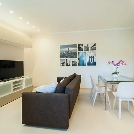 La Maison Du Touriste Apartment *